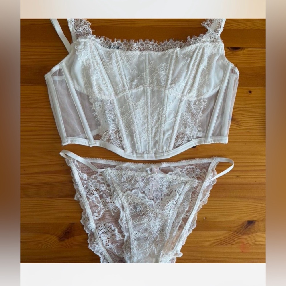 Victorias Secret DREAM ANGELS Unlined Bustier Corset Bra Cheeky Set White NWT - Picture 1 of 5